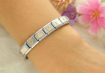 Zawieszka Nomination Link „Cyfra 2” 030102 02 – stal szlachetna pokryta złotem 18 karatowym. Personalizuj swoją bransoletkę Nomination Composable. Oryginalna biżuteria z 2-letnią gwarancją!d (1.jpg